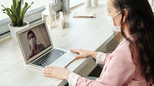 woman on laptop wearing mask